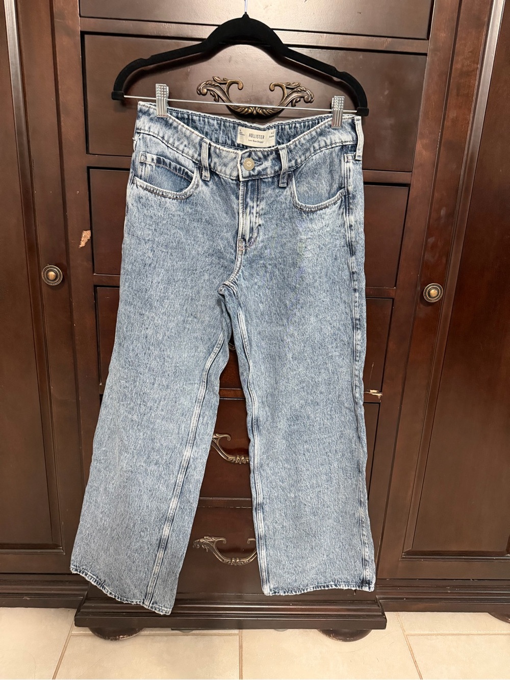 Hollister Low-Rise Baggy Light Blue Denim Jeans